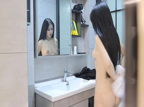Tulungan ang malungkot na batang babae na maabot ang tuktok Tulungan ang malungkot na batang babae na maabot ang tuktok