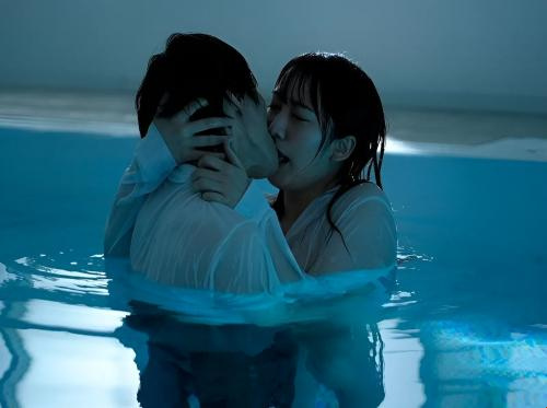 Ma copine est coincée avec moi à la piscine Ma copine est coincée avec moi à la piscine