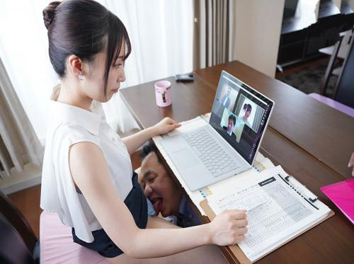 Sếp nữ Mai Shiomi được nhân viên thỏa mãn Sếp nữ Mai Shiomi được nhân viên thỏa mãn