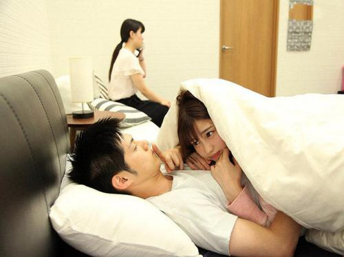The naughty nurse Mahiro Tadai takes care of patients at home. The naughty nurse Mahiro Tadai takes care of patients at home.