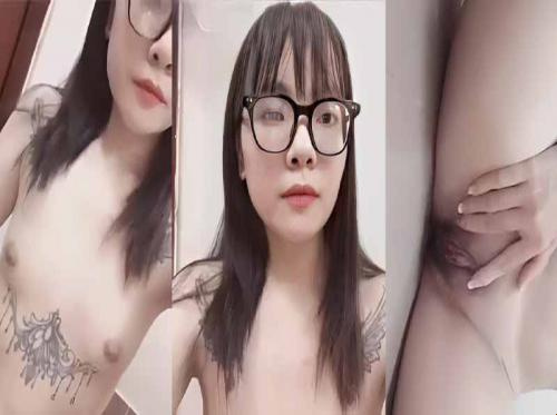 Respetuosamente pedí dinero prestado usando clips de desnudos... Respetuosamente pedí dinero prestado usando clips de desnudos...
