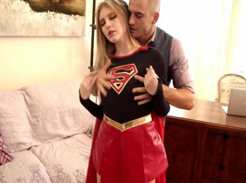 Terwijl ze de wereld redde, werd de supervrouw verkracht door een crimineel Terwijl ze de wereld redde, werd de supervrouw verkracht door een crimineel