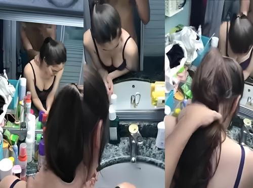 메이크업을 하고 있을 때 사랑하는 사람이 강아지 같은 짓을 하고 있어요. 메이크업을 하고 있을 때 사랑하는 사람이 강아지 같은 짓을 하고 있어요.