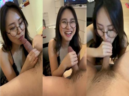 Bayi gula berkaca mata suka menghisap zakar Bayi gula berkaca mata suka menghisap zakar