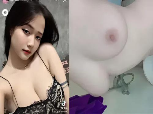 Tiktoker Baby Rabbit onthult een clip waarin ze pronkt met haar maximale borsten Tiktoker Baby Rabbit onthult een clip waarin ze pronkt met haar maximale borsten